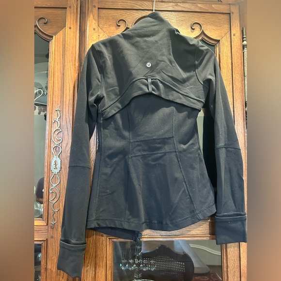 Lululemon - Define Jacket - Black - size 2 - Picture 2 of 2